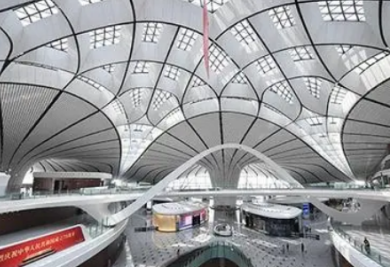 微型電動(dòng)葫蘆在提升指廊鋼屋蓋中的應(yīng)用